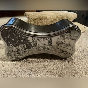 Dog bones cookie tin